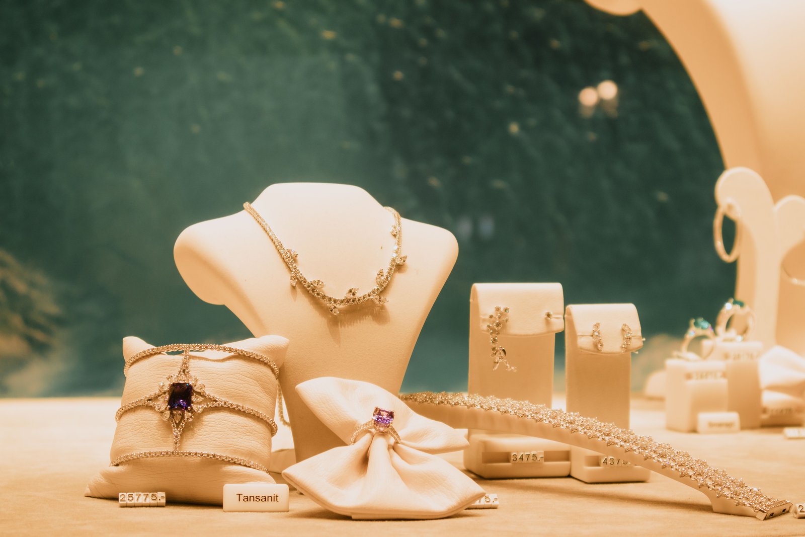 What Types of Jewellery Shops Can You Find in Hatton Garden?