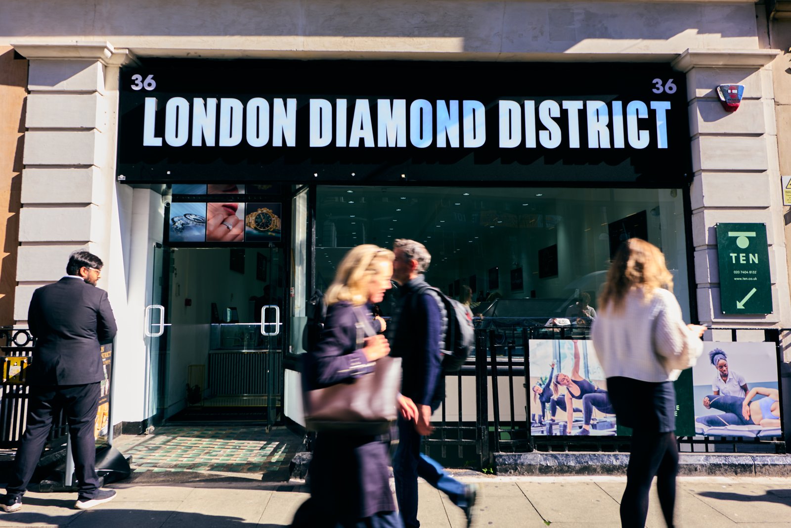 London Diamond District interior